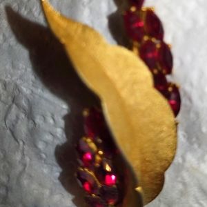 Beautiful red stones red leaf broach